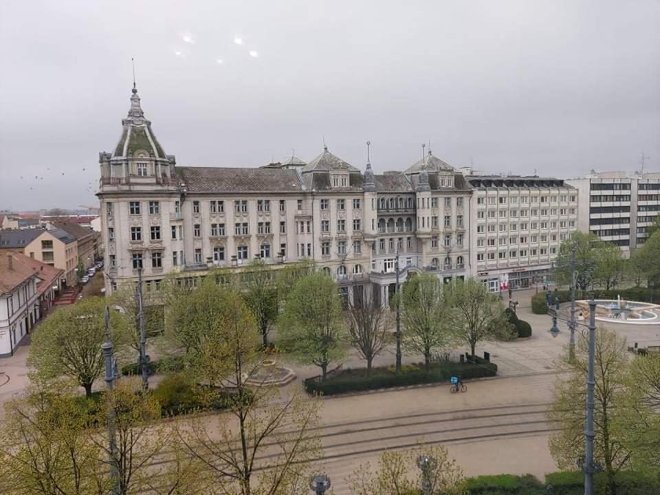 Alfoeldi Palace Apartman 데브레첸 외부 사진
